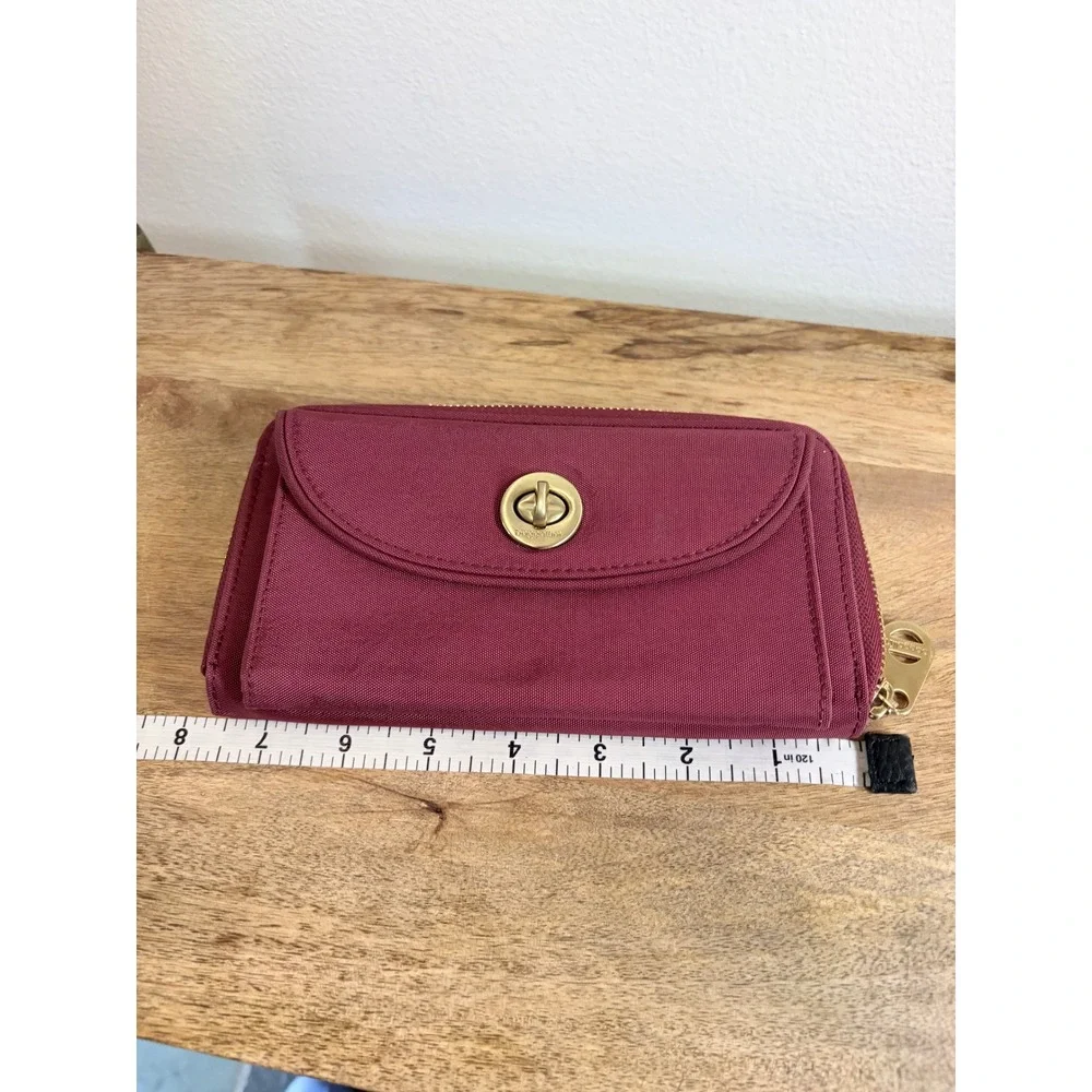 Baggallini zip around